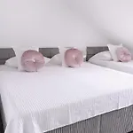Nestup - Zentrales Mit Boxspringbetten, Smart-tv Und Ausgestatteter Kueche