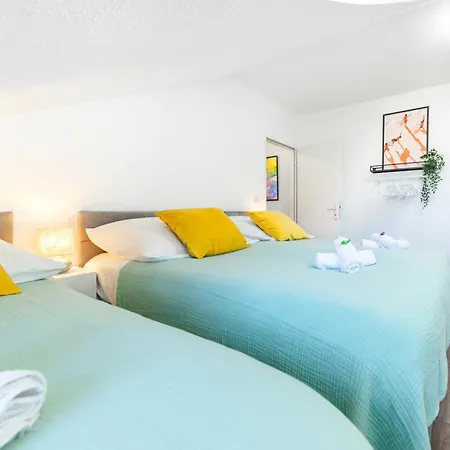 Nestup - Zentrales Mit Boxspringbetten, Smart-tv Und Ausgestatteter Kueche