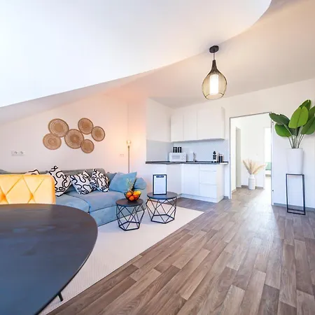 Nestup - Zentrales Mit Boxspringbetten, Smart-tv Und Ausgestatteter Kueche *
