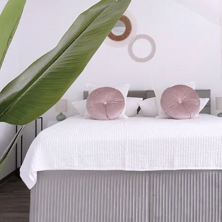 Nestup - Zentrales Mit Boxspringbetten, Smart-tv Und Ausgestatteter Kueche