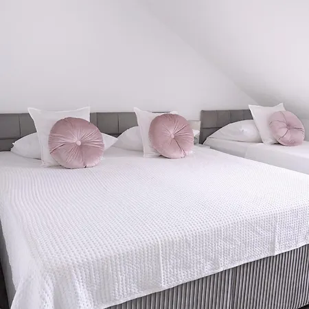 Nestup - Zentrales Mit Boxspringbetten, Smart-tv Und Ausgestatteter Kueche